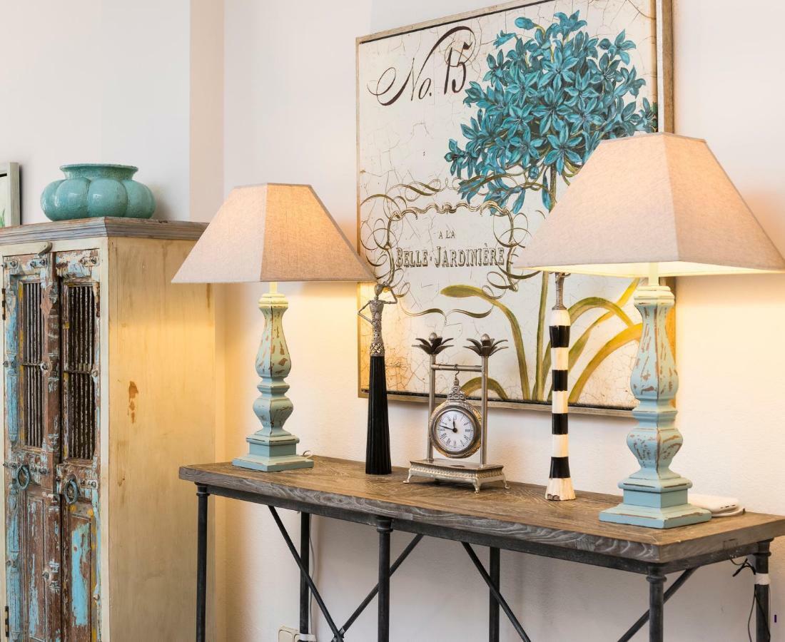 Marbella Center Beachfront With Private Patio Extérieur photo