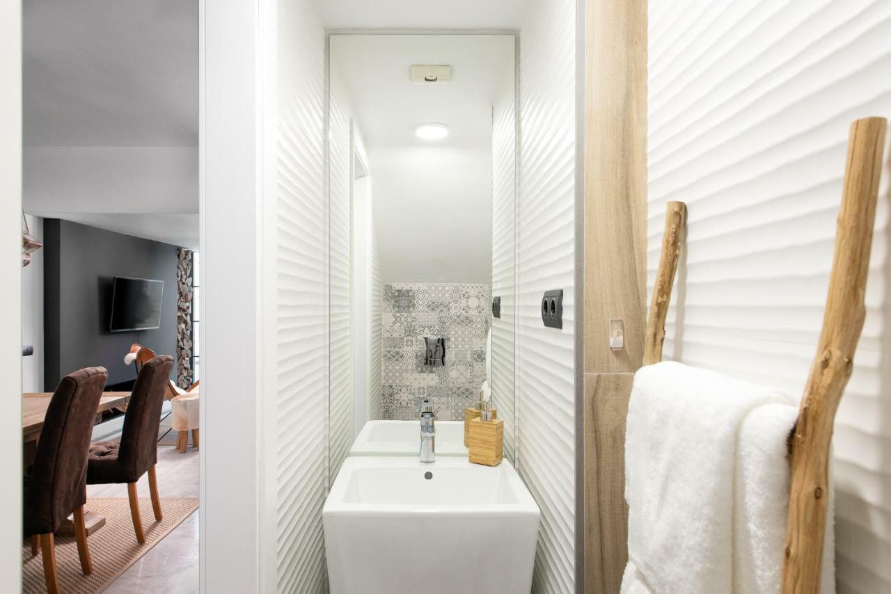 Marbella Center Beachfront With Private Patio Extérieur photo
