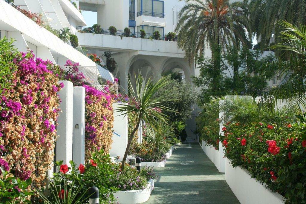 Marbella Center Beachfront With Private Patio Extérieur photo