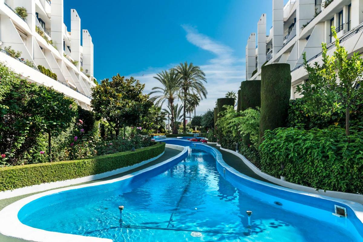 Marbella Center Beachfront With Private Patio Extérieur photo