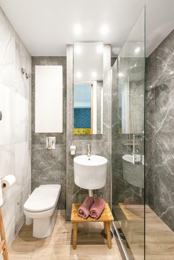 Marbella Center Beachfront With Private Patio Extérieur photo